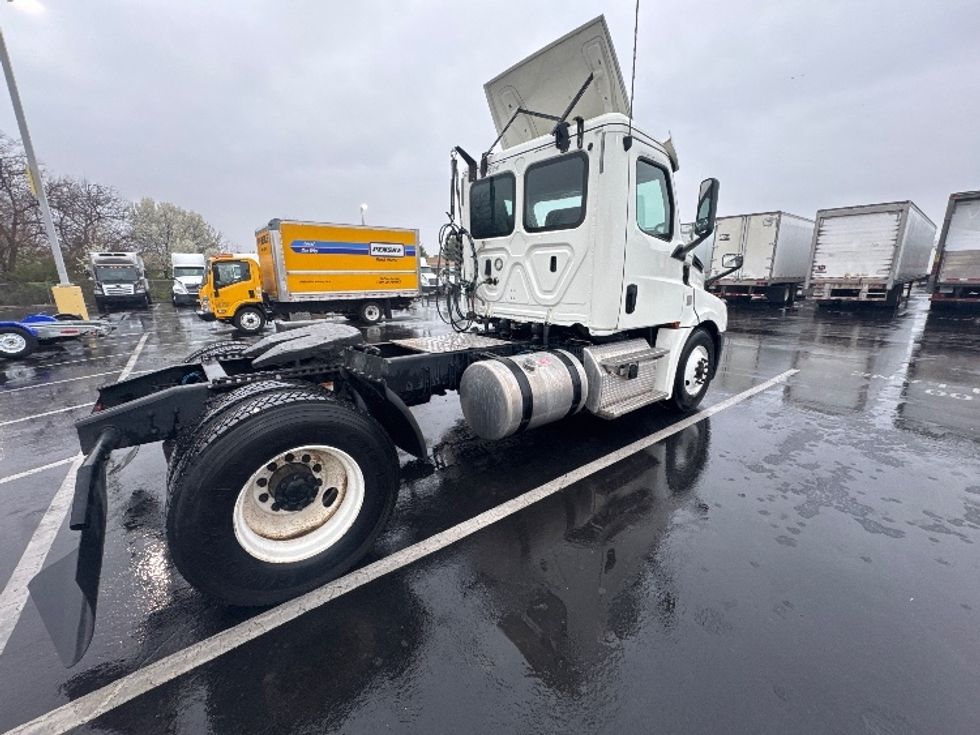 Day Cab Tractor-Heavy Duty Tractors-Freightliner-2019-T12642ST-Swedesboro-NJ-478,020\n\t\tmiles-$ 31,750 - Image 7