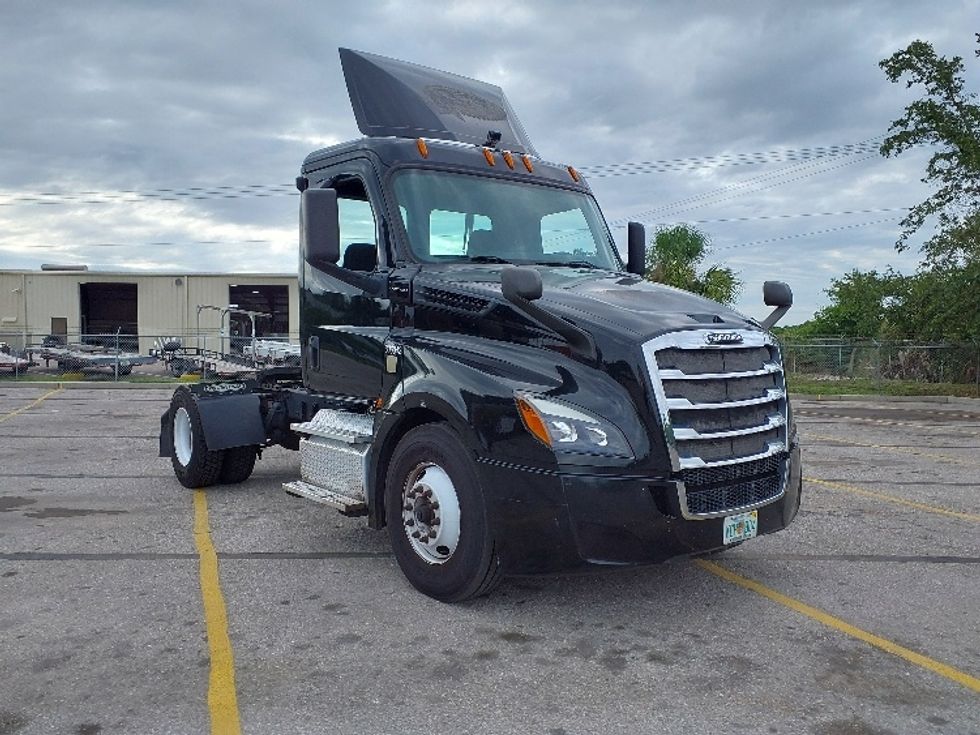 Day Cab Tractor-Heavy Duty Tractors-Freightliner-2019-T12642ST-Tampa-FL-183,026\n\t\tmiles-$ 44,500 - Image 1