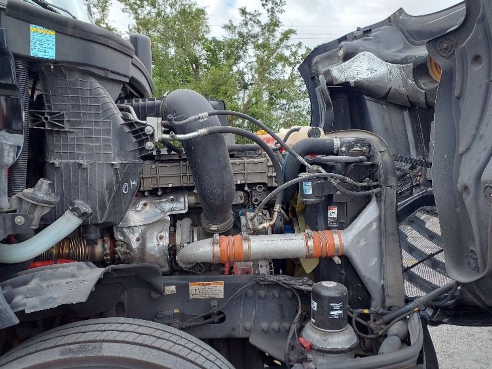 Day Cab Tractor-Heavy Duty Tractors-Freightliner-2019-T12642ST-Tampa-FL-183,026\n\t\tmiles-$ 44,500 - Image 15