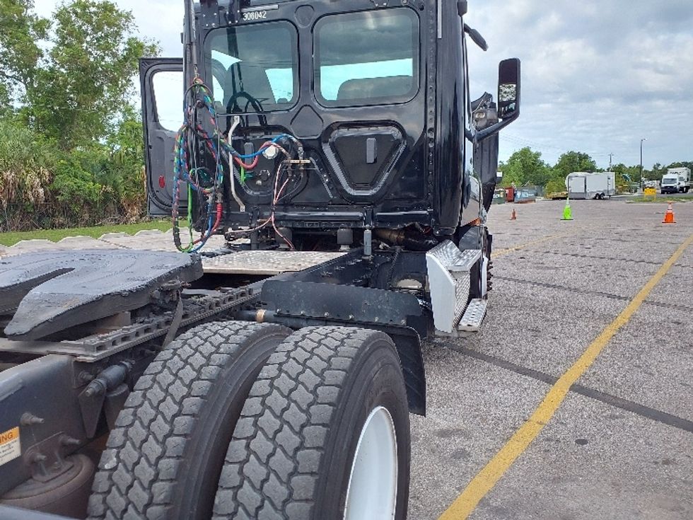 Day Cab Tractor-Heavy Duty Tractors-Freightliner-2019-T12642ST-Tampa-FL-183,026\n\t\tmiles-$ 44,500 - Image 17