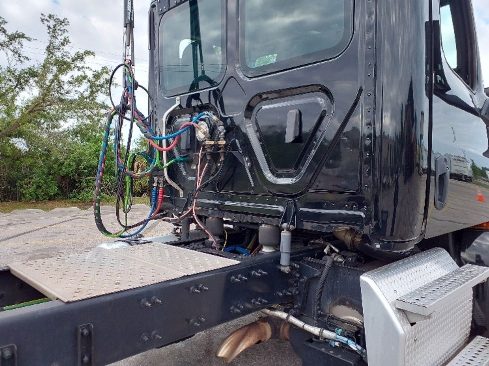 Day Cab Tractor-Heavy Duty Tractors-Freightliner-2019-T12642ST-Tampa-FL-183,026\n\t\tmiles-$ 44,500 - Image 18