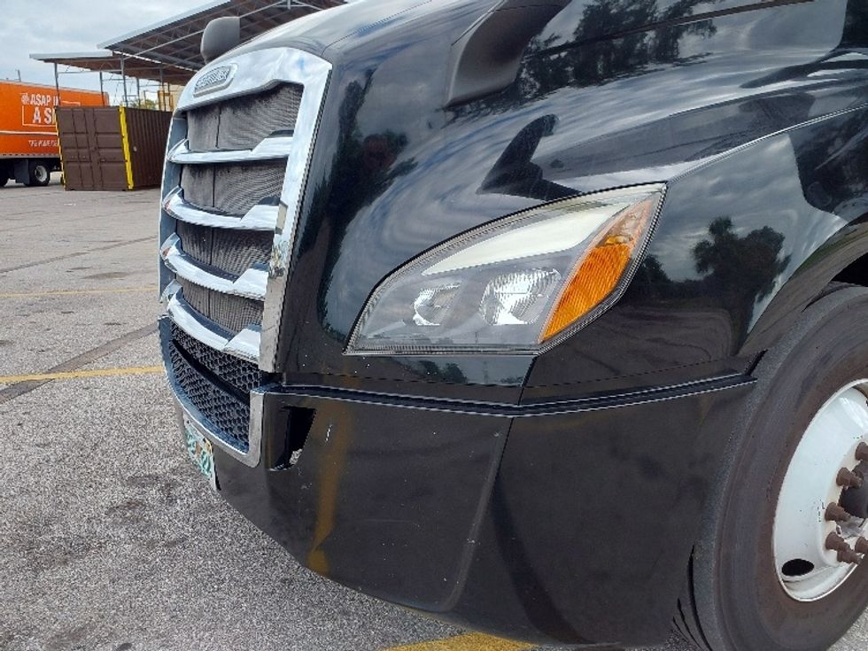 Day Cab Tractor-Heavy Duty Tractors-Freightliner-2019-T12642ST-Tampa-FL-183,026\n\t\tmiles-$ 44,500 - Image 19