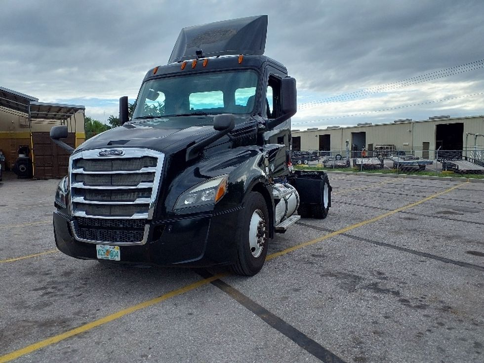 Day Cab Tractor-Heavy Duty Tractors-Freightliner-2019-T12642ST-Tampa-FL-183,026\n\t\tmiles-$ 44,500 - Image 3