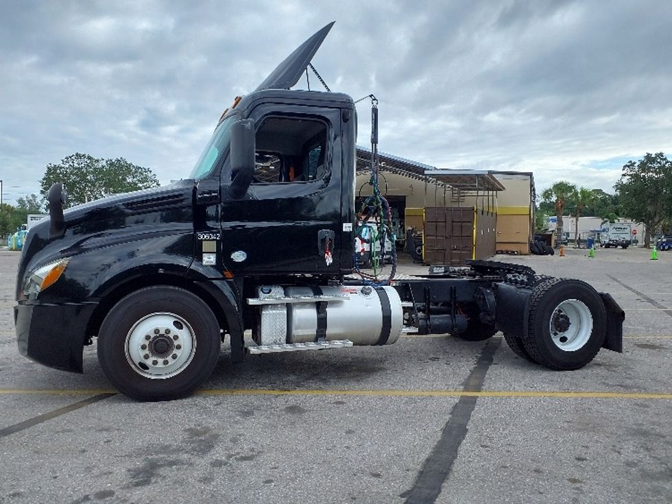 Day Cab Tractor-Heavy Duty Tractors-Freightliner-2019-T12642ST-Tampa-FL-183,026\n\t\tmiles-$ 44,500 - Image 4