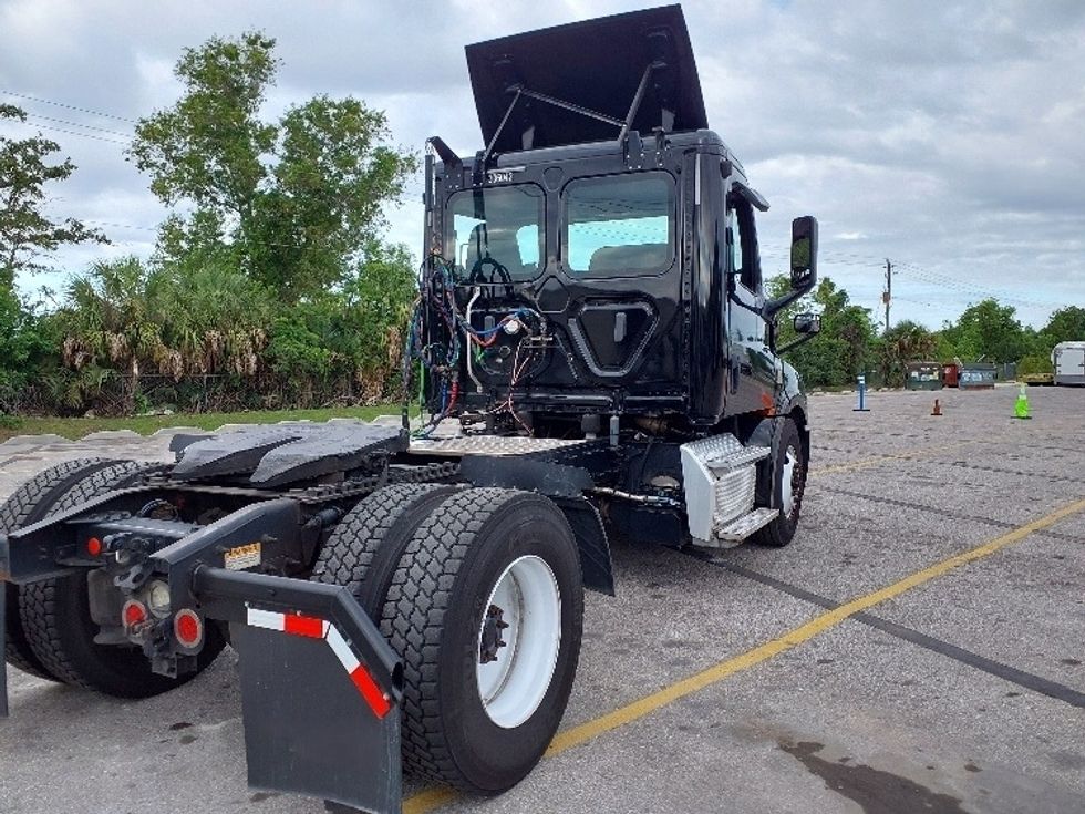 Day Cab Tractor-Heavy Duty Tractors-Freightliner-2019-T12642ST-Tampa-FL-183,026\n\t\tmiles-$ 44,500 - Image 7