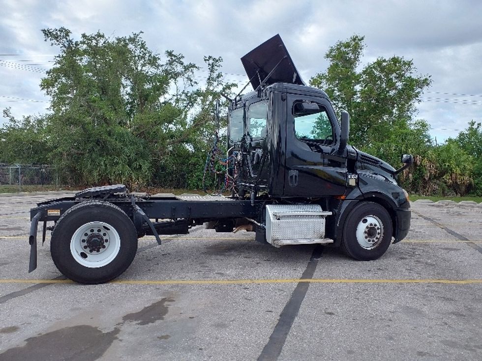 Day Cab Tractor-Heavy Duty Tractors-Freightliner-2019-T12642ST-Tampa-FL-183,026\n\t\tmiles-$ 44,500 - Image 8