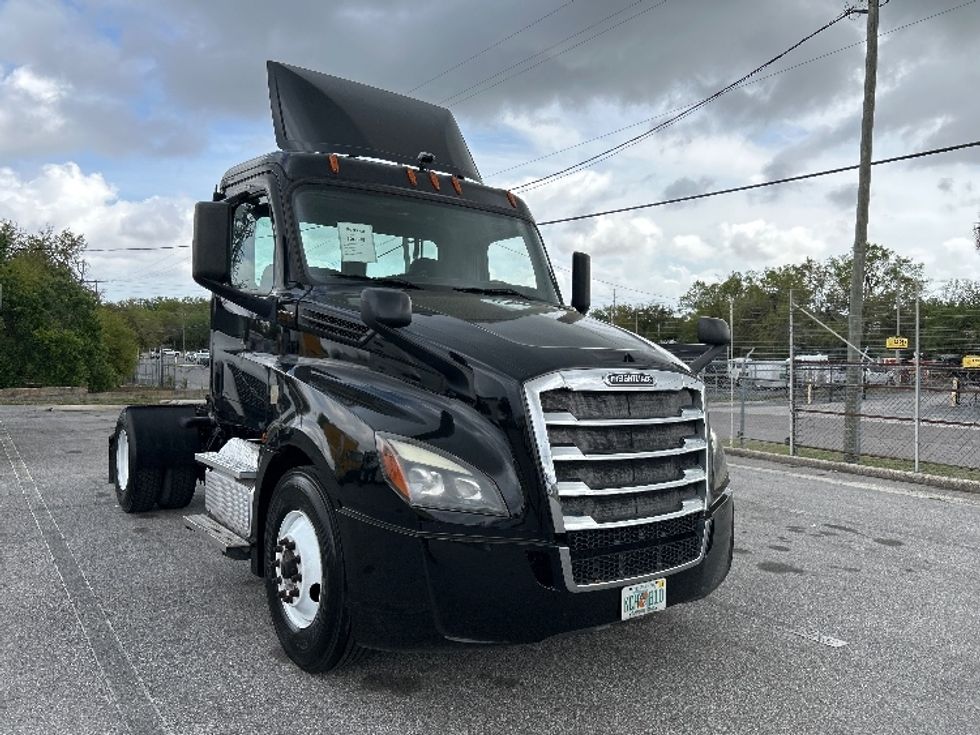 Day Cab Tractor-Heavy Duty Tractors-Freightliner-2019-T12642ST-Tampa-FL-228,040\n\t\tmiles-$ 42,750 - Image 1