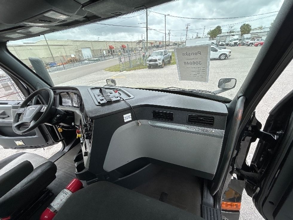 Day Cab Tractor-Heavy Duty Tractors-Freightliner-2019-T12642ST-Tampa-FL-228,040\n\t\tmiles-$ 42,750 - Image 13