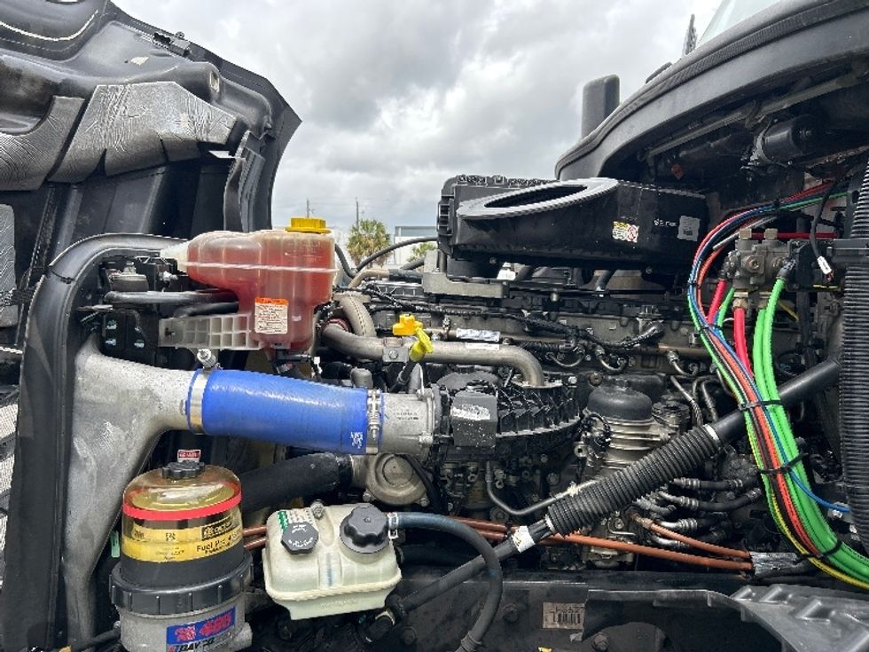 Day Cab Tractor-Heavy Duty Tractors-Freightliner-2019-T12642ST-Tampa-FL-228,040\n\t\tmiles-$ 42,750 - Image 16