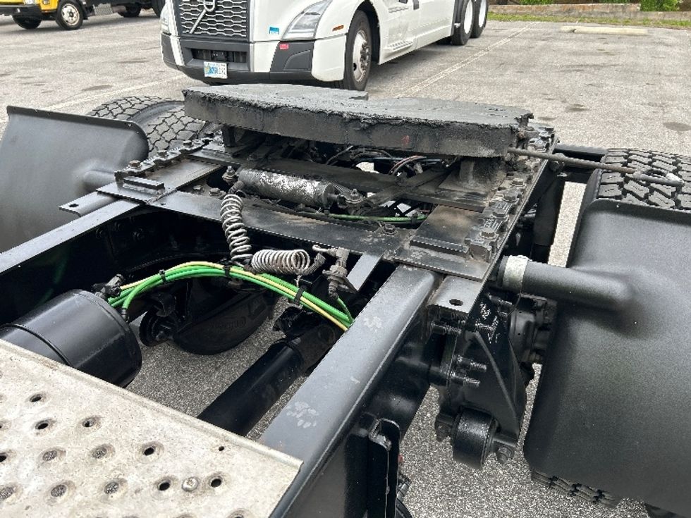 Day Cab Tractor-Heavy Duty Tractors-Freightliner-2019-T12642ST-Tampa-FL-228,040\n\t\tmiles-$ 42,750 - Image 18