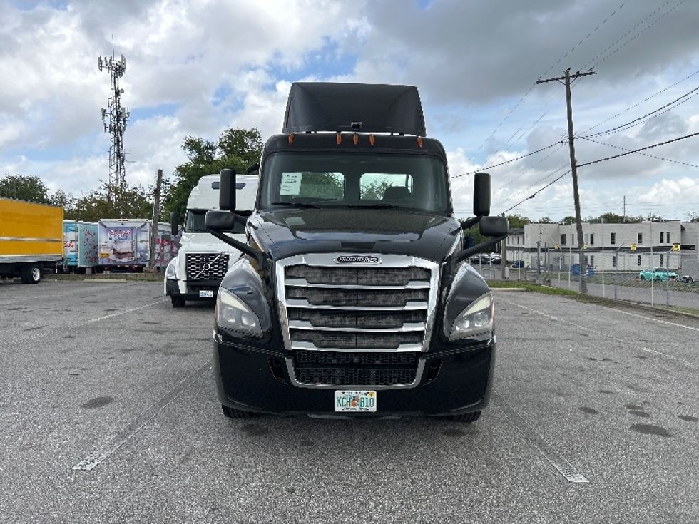 Day Cab Tractor-Heavy Duty Tractors-Freightliner-2019-T12642ST-Tampa-FL-228,040\n\t\tmiles-$ 42,750 - Image 2