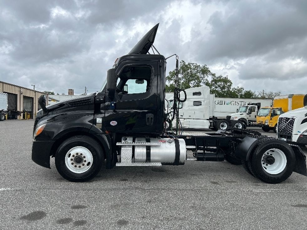 Day Cab Tractor-Heavy Duty Tractors-Freightliner-2019-T12642ST-Tampa-FL-228,040\n\t\tmiles-$ 42,750 - Image 4