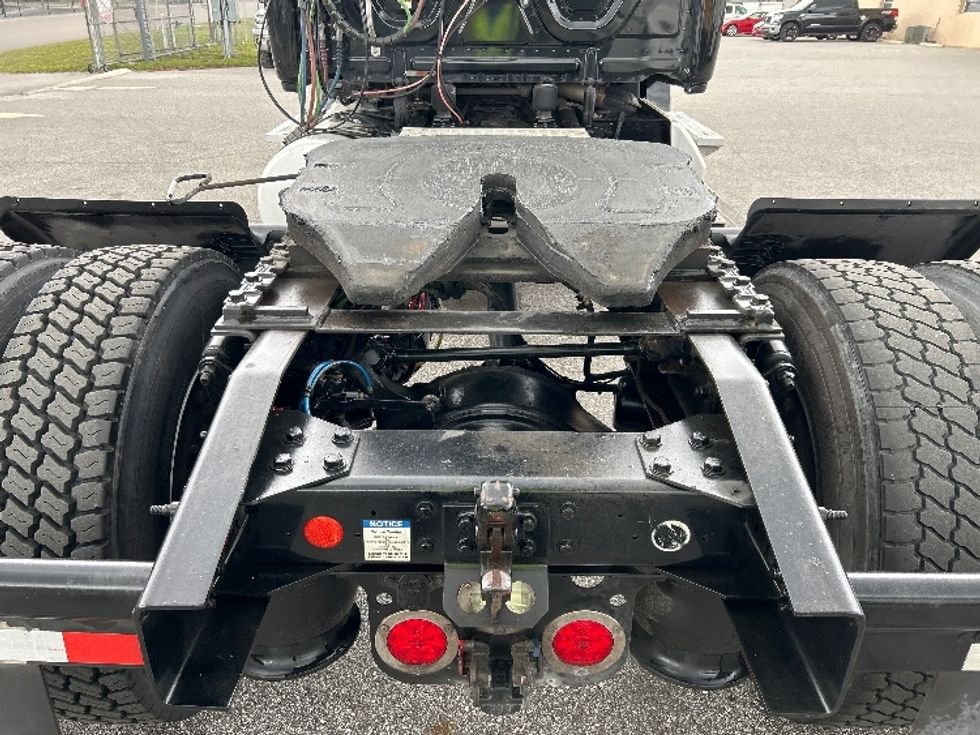 Day Cab Tractor-Heavy Duty Tractors-Freightliner-2019-T12642ST-Tampa-FL-228,040\n\t\tmiles-$ 42,750 - Image 6