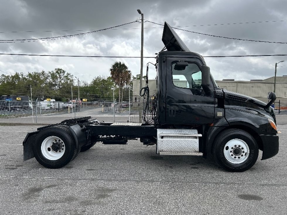 Day Cab Tractor-Heavy Duty Tractors-Freightliner-2019-T12642ST-Tampa-FL-228,040\n\t\tmiles-$ 42,750 - Image 8