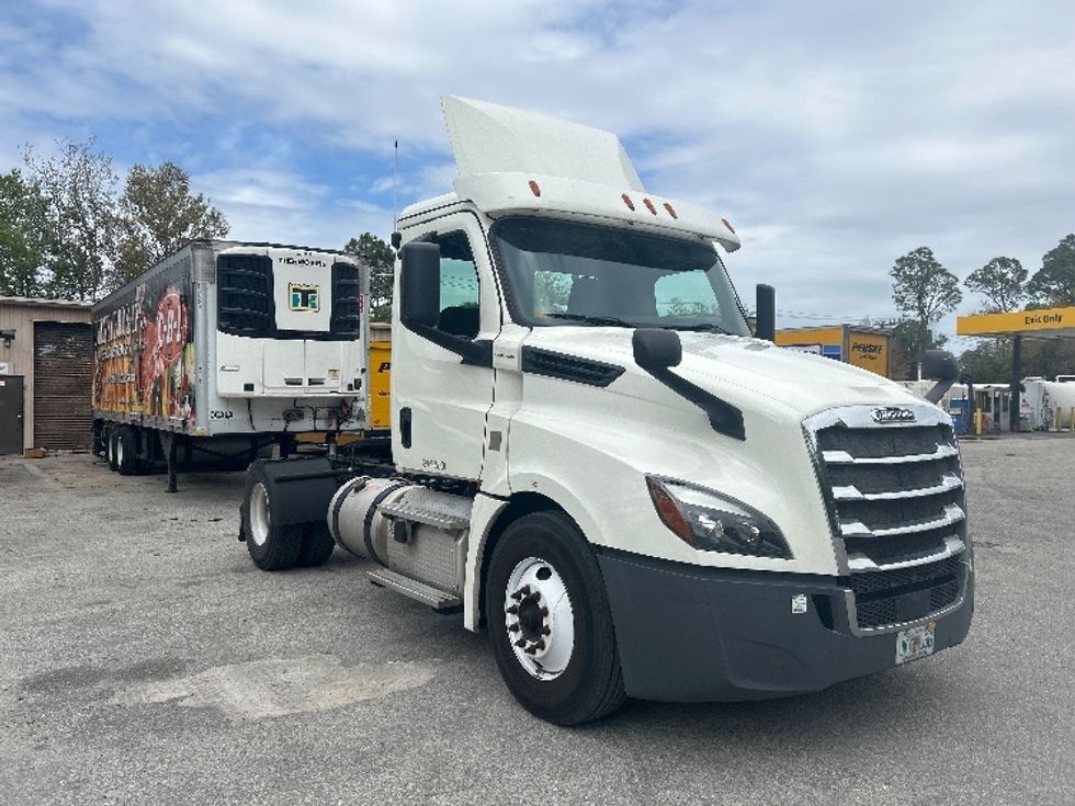 Day Cab Tractor-Heavy Duty Tractors-Freightliner-2019-T12642ST-Tampa-FL-244,199\n\t\tmiles-$ 44,500 - Image 1