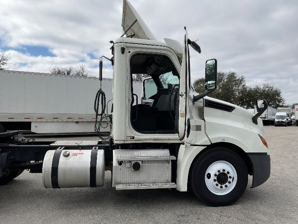 Day Cab Tractor-Heavy Duty Tractors-Freightliner-2019-T12642ST-Tampa-FL-244,199\n\t\tmiles-$ 44,500 - Image 12