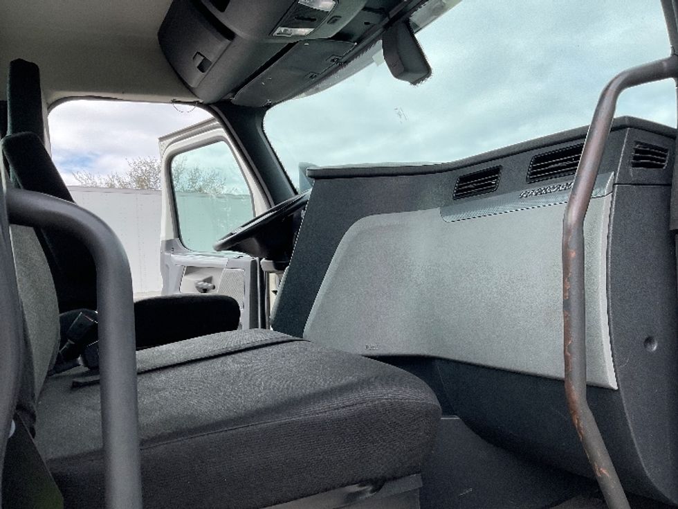 Day Cab Tractor-Heavy Duty Tractors-Freightliner-2019-T12642ST-Tampa-FL-244,199\n\t\tmiles-$ 44,500 - Image 13