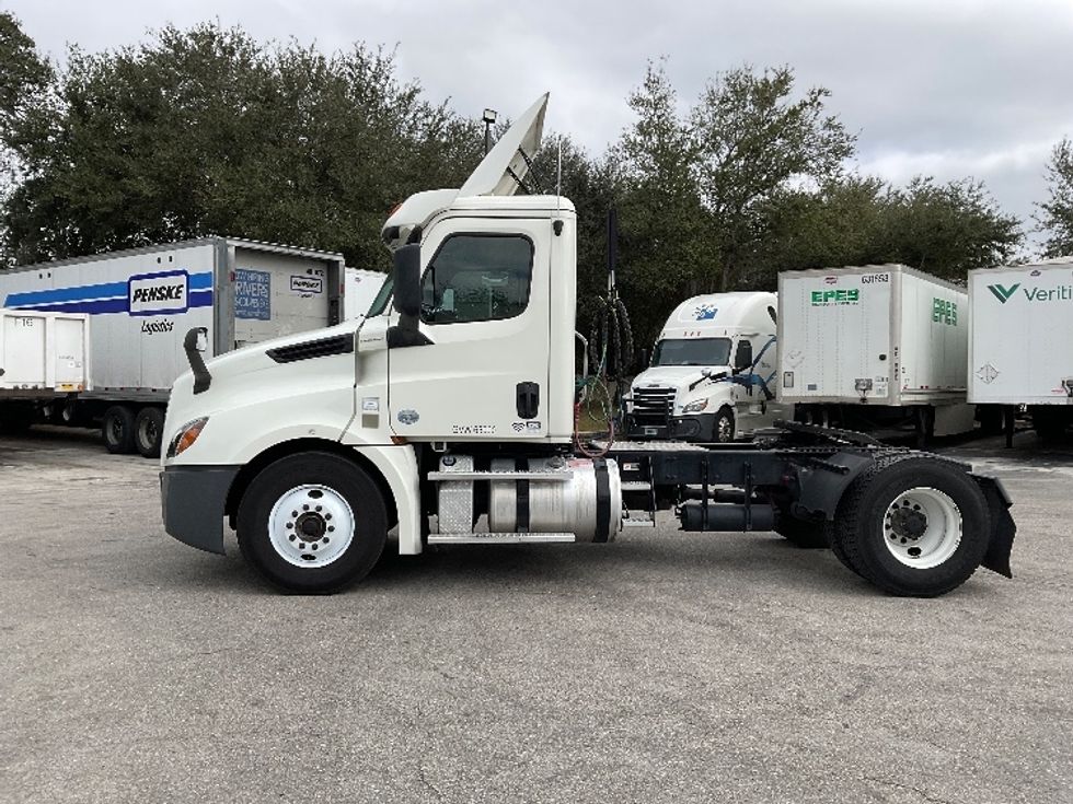 Day Cab Tractor-Heavy Duty Tractors-Freightliner-2019-T12642ST-Tampa-FL-244,199\n\t\tmiles-$ 44,500 - Image 4