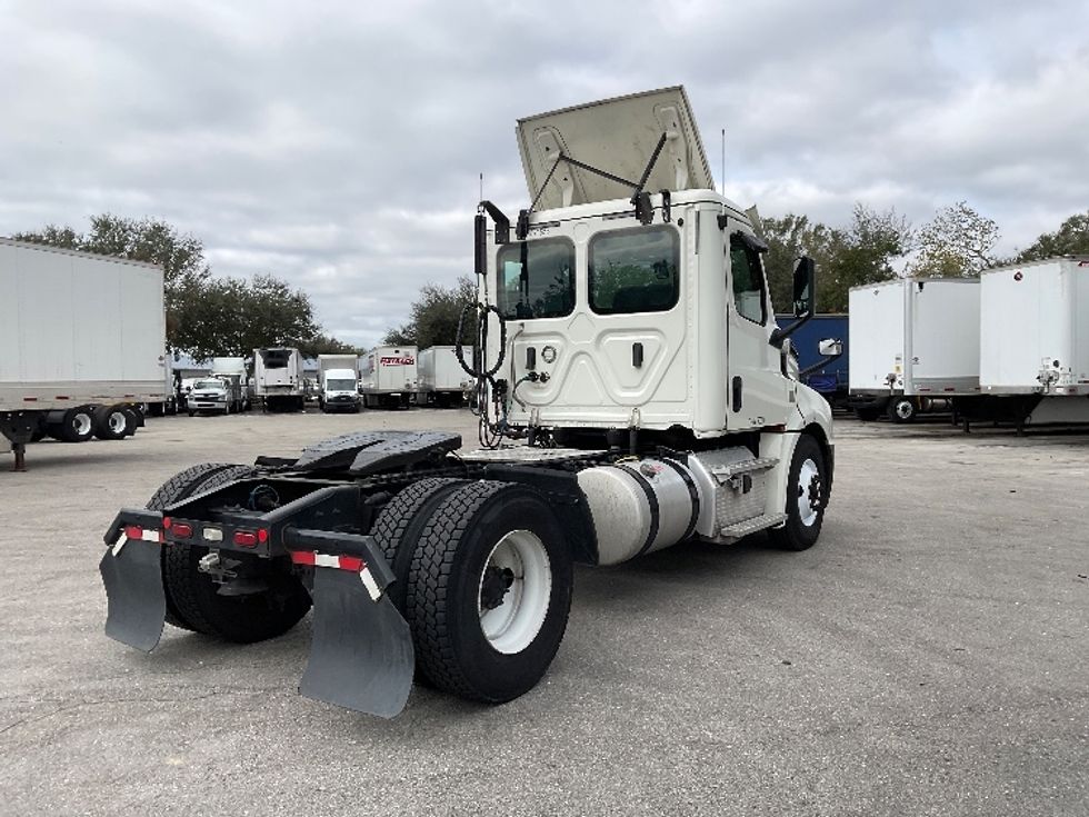 Day Cab Tractor-Heavy Duty Tractors-Freightliner-2019-T12642ST-Tampa-FL-244,199\n\t\tmiles-$ 44,500 - Image 7