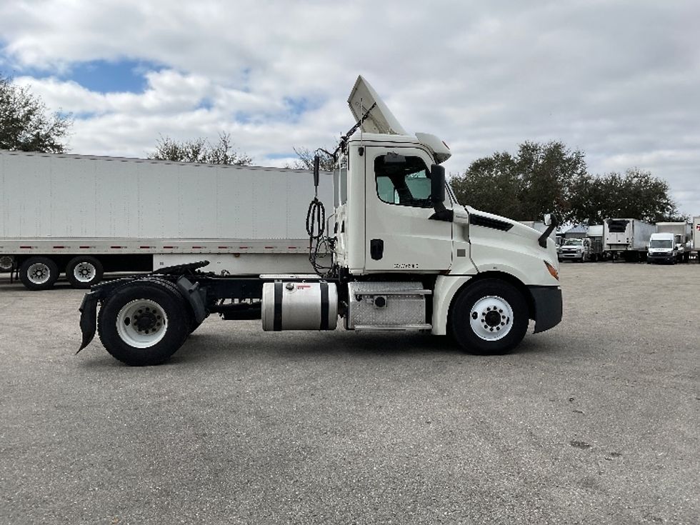 Day Cab Tractor-Heavy Duty Tractors-Freightliner-2019-T12642ST-Tampa-FL-244,199\n\t\tmiles-$ 44,500 - Image 8