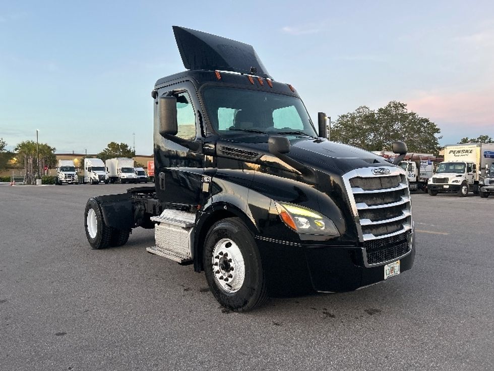 Day Cab Tractor-Heavy Duty Tractors-Freightliner-2019-T12642ST-Tampa-FL-245,990\n\t\tmiles-$ 42,750 - Image 1