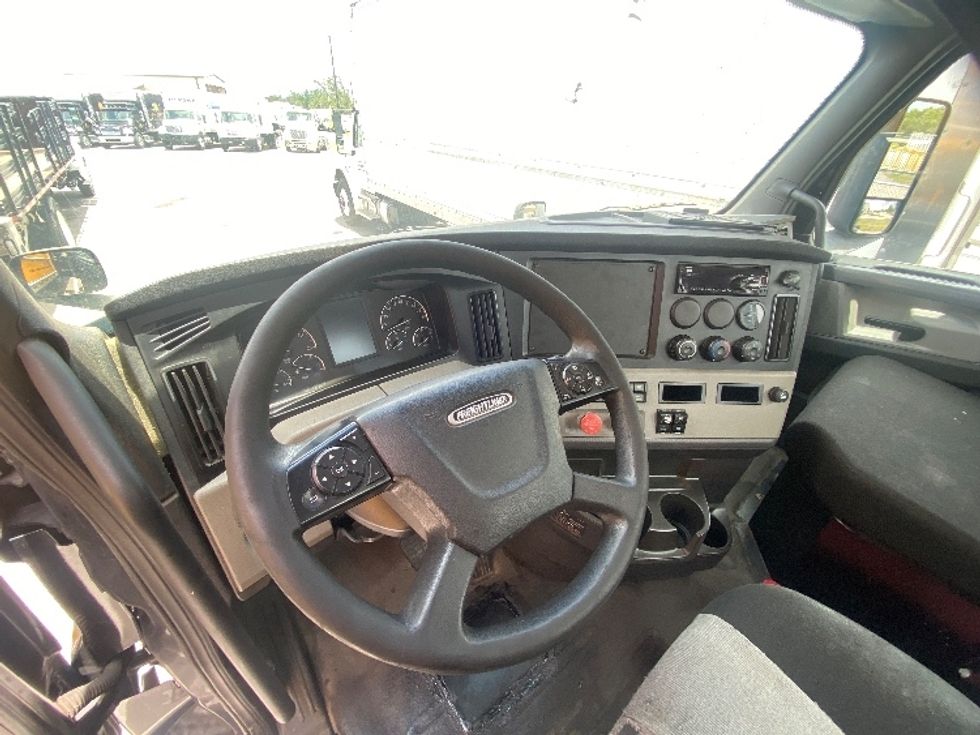 Day Cab Tractor-Heavy Duty Tractors-Freightliner-2019-T12642ST-Tampa-FL-245,990\n\t\tmiles-$ 42,750 - Image 10