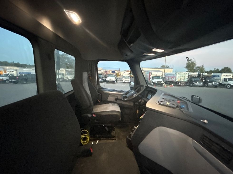 Day Cab Tractor-Heavy Duty Tractors-Freightliner-2019-T12642ST-Tampa-FL-245,990\n\t\tmiles-$ 42,750 - Image 15
