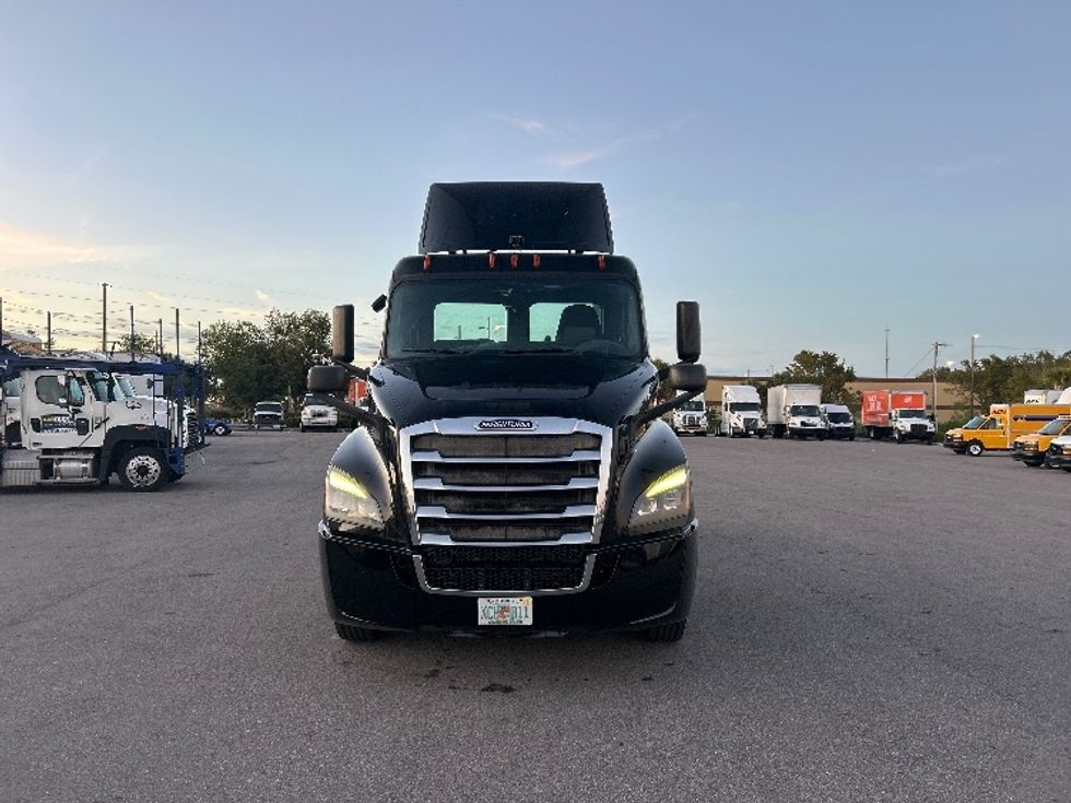 Day Cab Tractor-Heavy Duty Tractors-Freightliner-2019-T12642ST-Tampa-FL-245,990\n\t\tmiles-$ 42,750 - Image 2