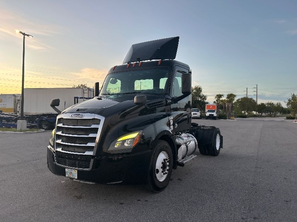 Day Cab Tractor-Heavy Duty Tractors-Freightliner-2019-T12642ST-Tampa-FL-245,990\n\t\tmiles-$ 42,750 - Image 3