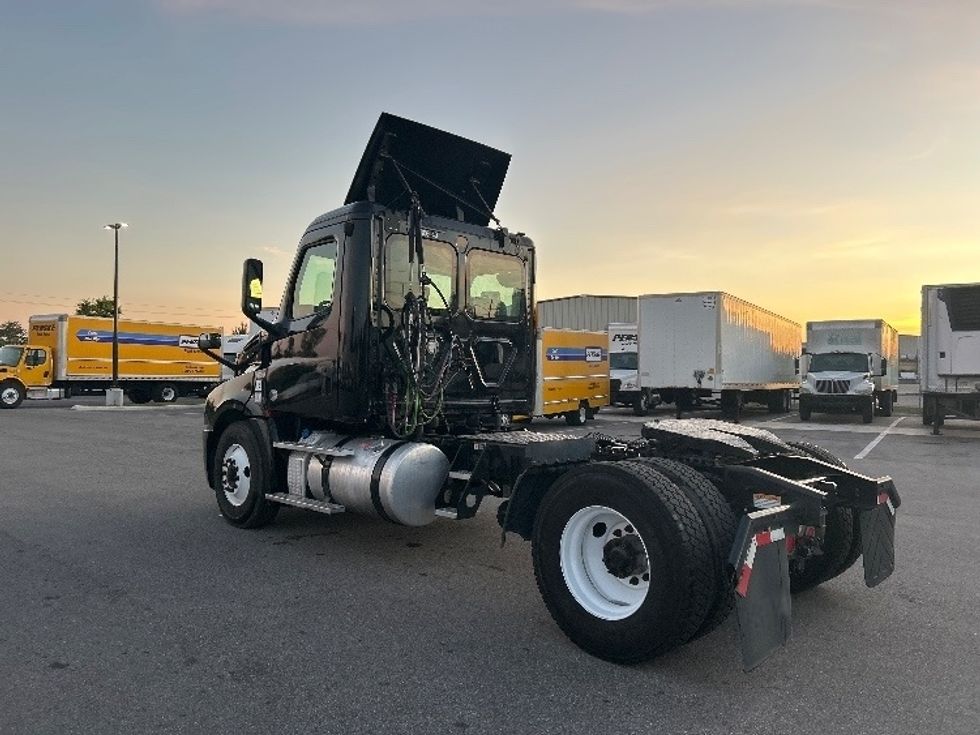 Day Cab Tractor-Heavy Duty Tractors-Freightliner-2019-T12642ST-Tampa-FL-245,990\n\t\tmiles-$ 42,750 - Image 5