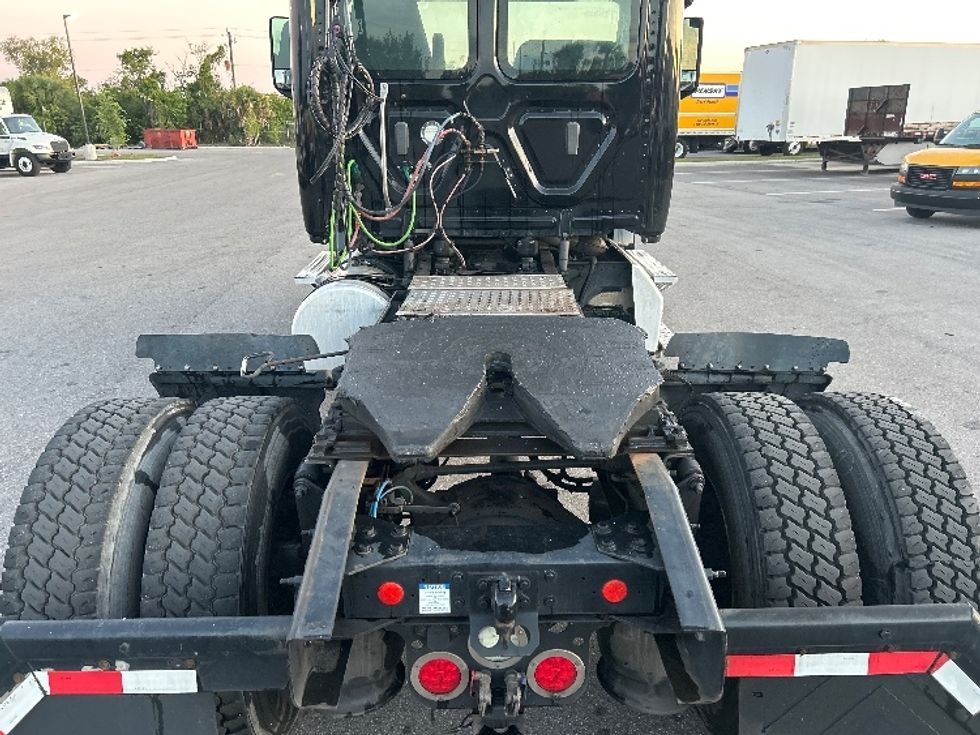 Day Cab Tractor-Heavy Duty Tractors-Freightliner-2019-T12642ST-Tampa-FL-245,990\n\t\tmiles-$ 42,750 - Image 6