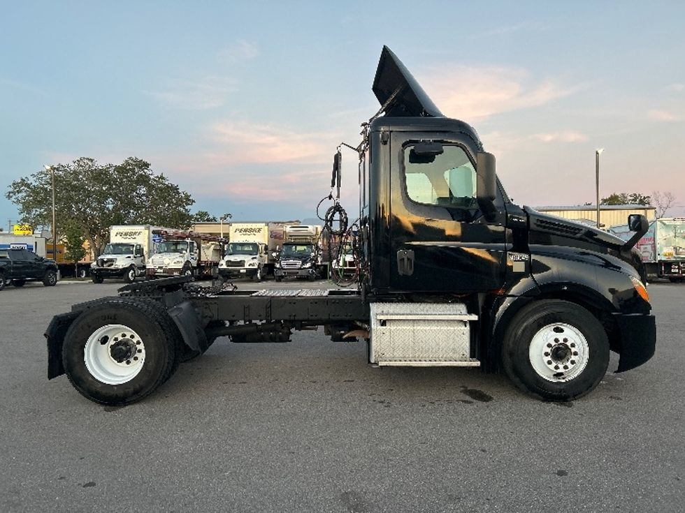 Day Cab Tractor-Heavy Duty Tractors-Freightliner-2019-T12642ST-Tampa-FL-245,990\n\t\tmiles-$ 42,750 - Image 8