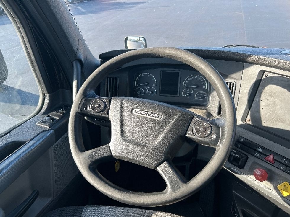 Day Cab Tractor-Heavy Duty Tractors-Freightliner-2019-T12642ST-Tampa-FL-261,717\n\t\tmiles-$ 34,000 - Image 10