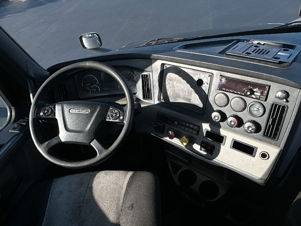 Day Cab Tractor-Heavy Duty Tractors-Freightliner-2019-T12642ST-Tampa-FL-261,717\n\t\tmiles-$ 34,000 - Image 11