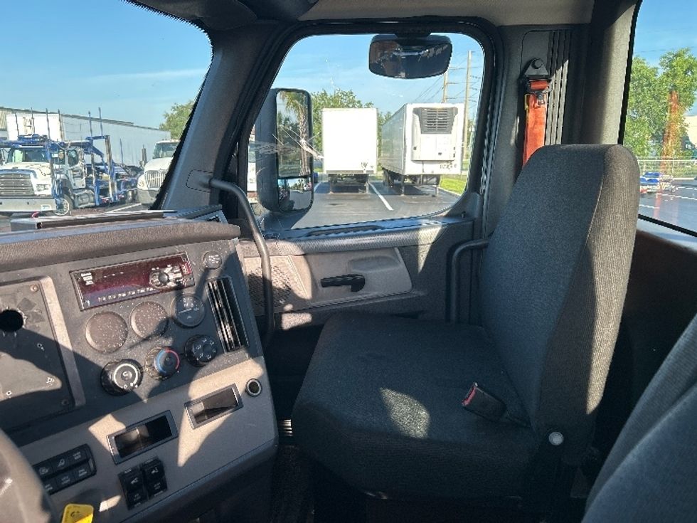 Day Cab Tractor-Heavy Duty Tractors-Freightliner-2019-T12642ST-Tampa-FL-261,717\n\t\tmiles-$ 34,000 - Image 12