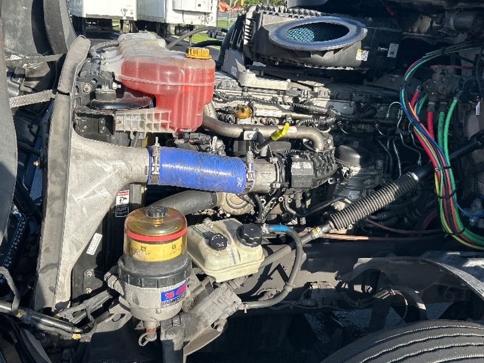 Day Cab Tractor-Heavy Duty Tractors-Freightliner-2019-T12642ST-Tampa-FL-261,717\n\t\tmiles-$ 34,000 - Image 16