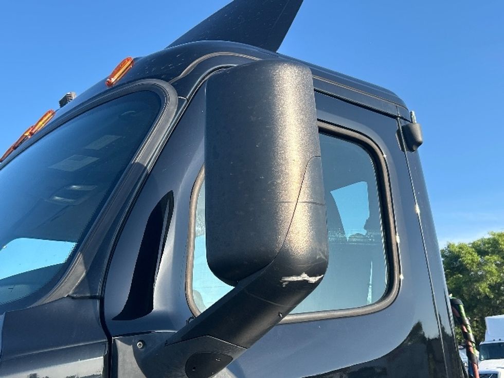 Day Cab Tractor-Heavy Duty Tractors-Freightliner-2019-T12642ST-Tampa-FL-261,717\n\t\tmiles-$ 34,000 - Image 17