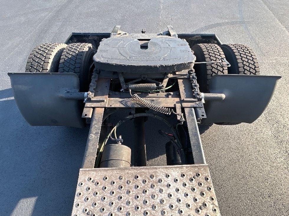 Day Cab Tractor-Heavy Duty Tractors-Freightliner-2019-T12642ST-Tampa-FL-261,717\n\t\tmiles-$ 34,000 - Image 18