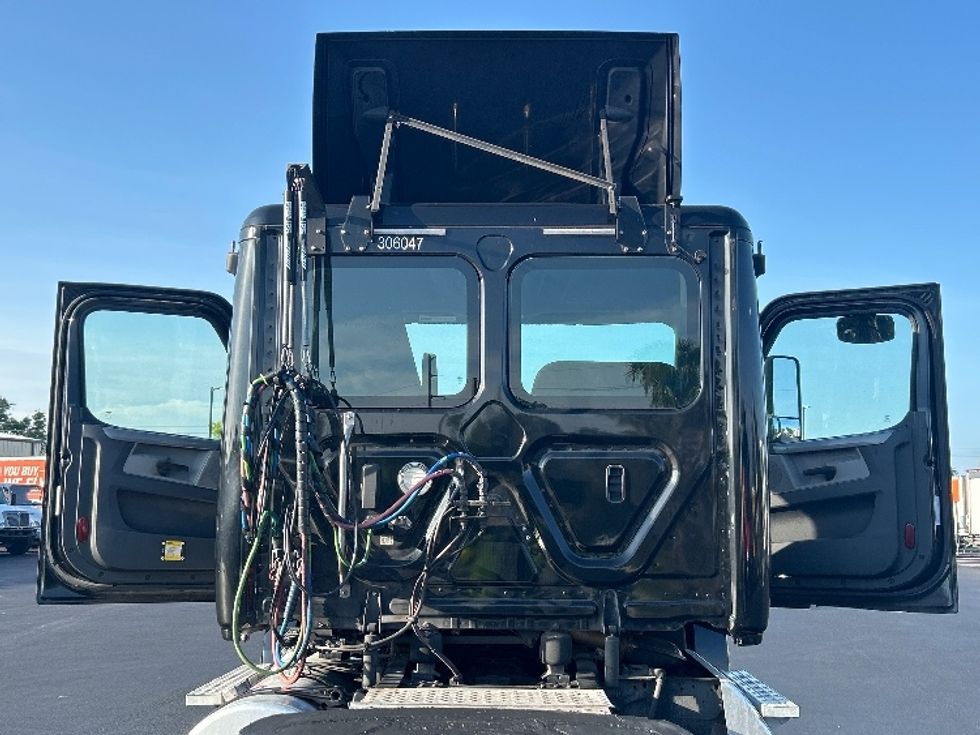 Day Cab Tractor-Heavy Duty Tractors-Freightliner-2019-T12642ST-Tampa-FL-261,717\n\t\tmiles-$ 34,000 - Image 19