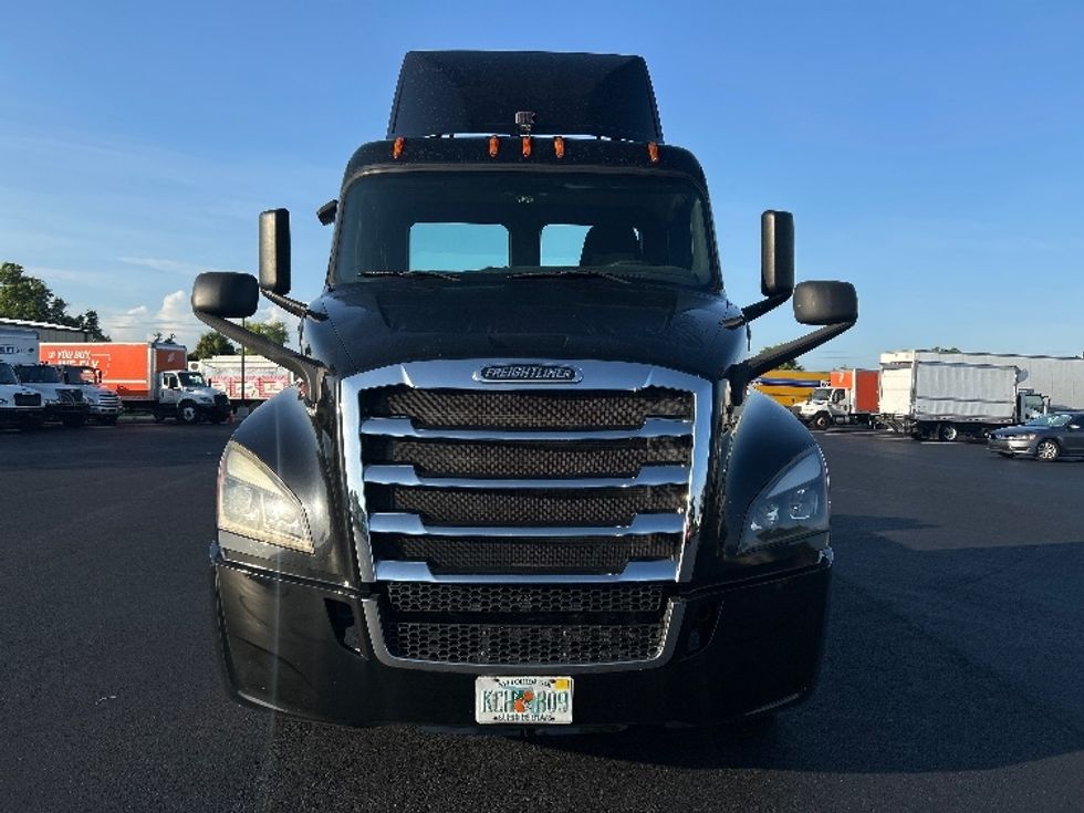 Day Cab Tractor-Heavy Duty Tractors-Freightliner-2019-T12642ST-Tampa-FL-261,717\n\t\tmiles-$ 34,000 - Image 2