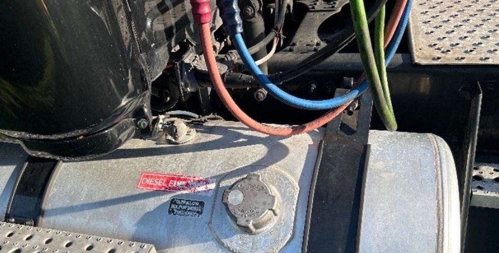 Day Cab Tractor-Heavy Duty Tractors-Freightliner-2019-T12642ST-Tampa-FL-261,717\n\t\tmiles-$ 34,000 - Image 22