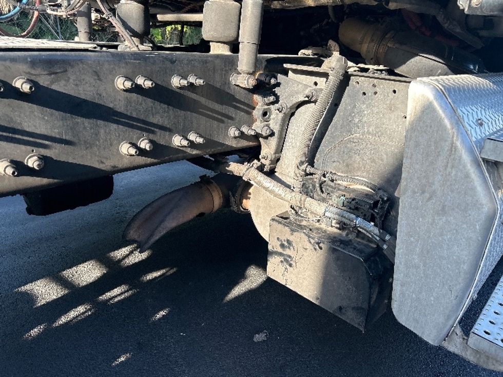Day Cab Tractor-Heavy Duty Tractors-Freightliner-2019-T12642ST-Tampa-FL-261,717\n\t\tmiles-$ 34,000 - Image 23