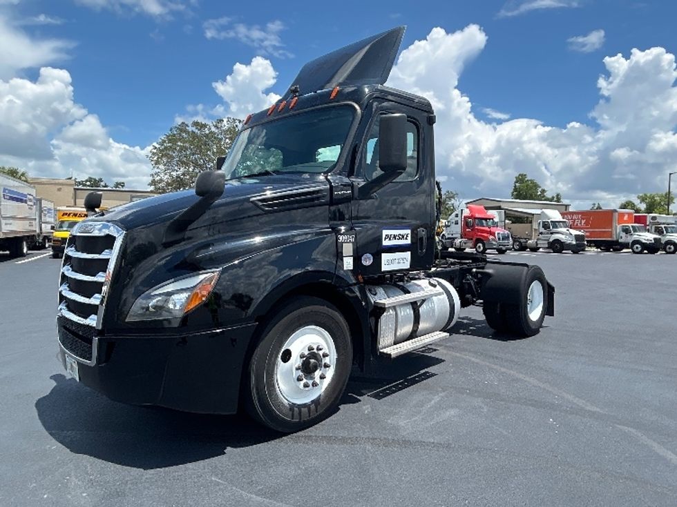 Day Cab Tractor-Heavy Duty Tractors-Freightliner-2019-T12642ST-Tampa-FL-261,717\n\t\tmiles-$ 34,000 - Image 3