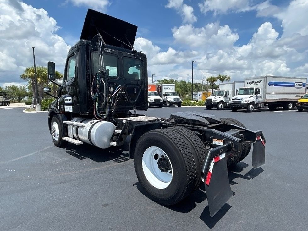 Day Cab Tractor-Heavy Duty Tractors-Freightliner-2019-T12642ST-Tampa-FL-261,717\n\t\tmiles-$ 34,000 - Image 5