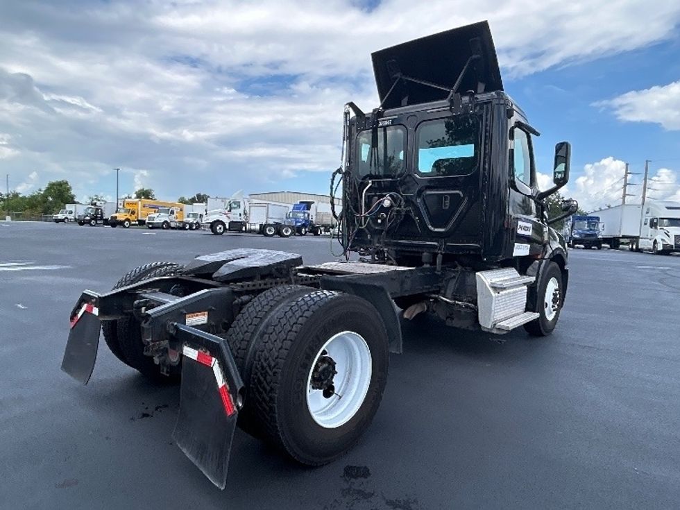 Day Cab Tractor-Heavy Duty Tractors-Freightliner-2019-T12642ST-Tampa-FL-261,717\n\t\tmiles-$ 34,000 - Image 7