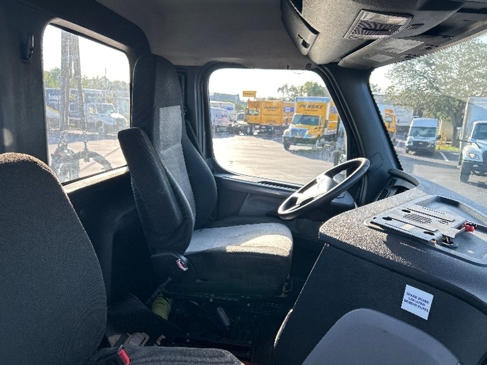 Day Cab Tractor-Heavy Duty Tractors-Freightliner-2019-T12642ST-Tampa-FL-261,717\n\t\tmiles-$ 34,000 - Image 9