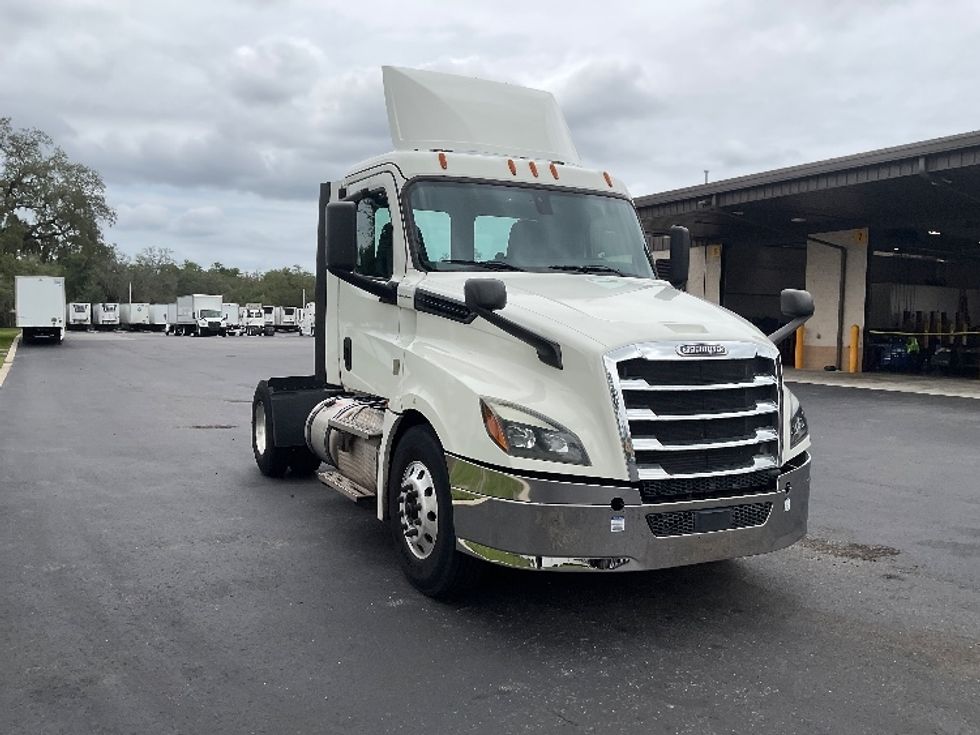 Day Cab Tractor-Heavy Duty Tractors-Freightliner-2019-T12642ST-Tampa-FL-418,257\n\t\tmiles-$ 33,250 - Image 1
