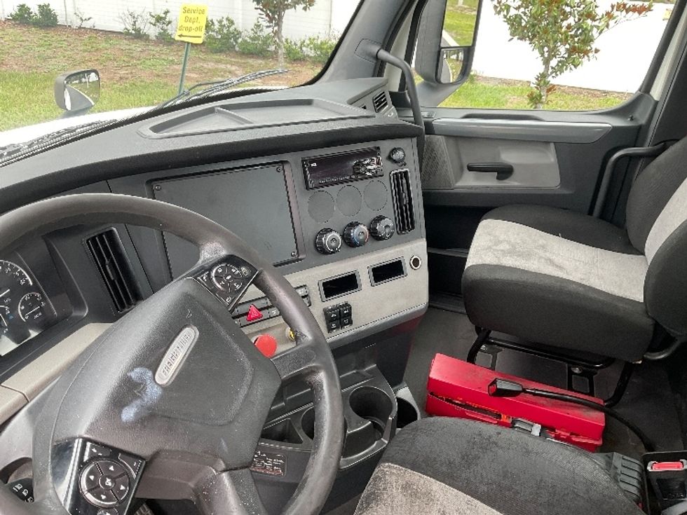 Day Cab Tractor-Heavy Duty Tractors-Freightliner-2019-T12642ST-Tampa-FL-418,257\n\t\tmiles-$ 33,250 - Image 10