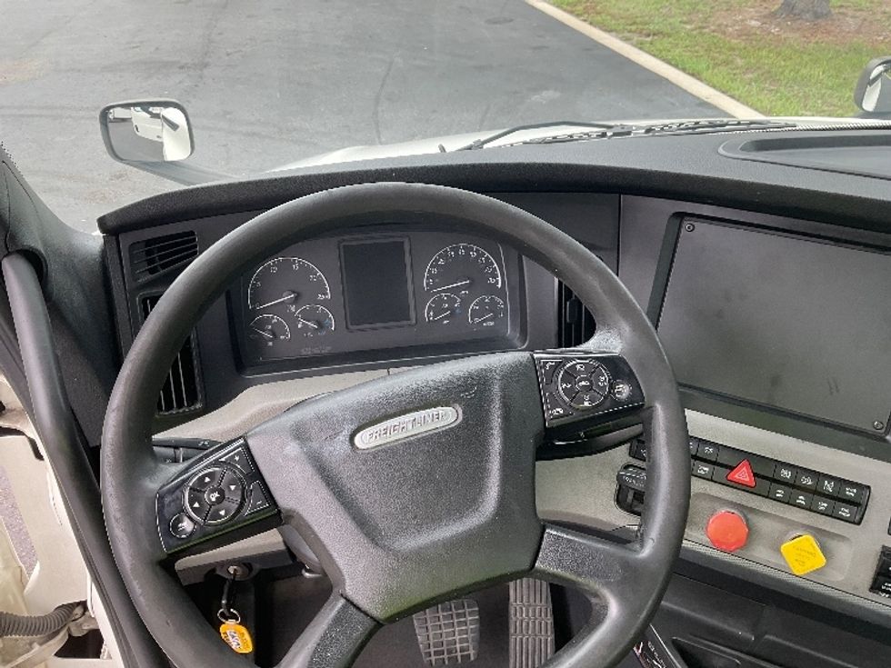 Day Cab Tractor-Heavy Duty Tractors-Freightliner-2019-T12642ST-Tampa-FL-418,257\n\t\tmiles-$ 33,250 - Image 11