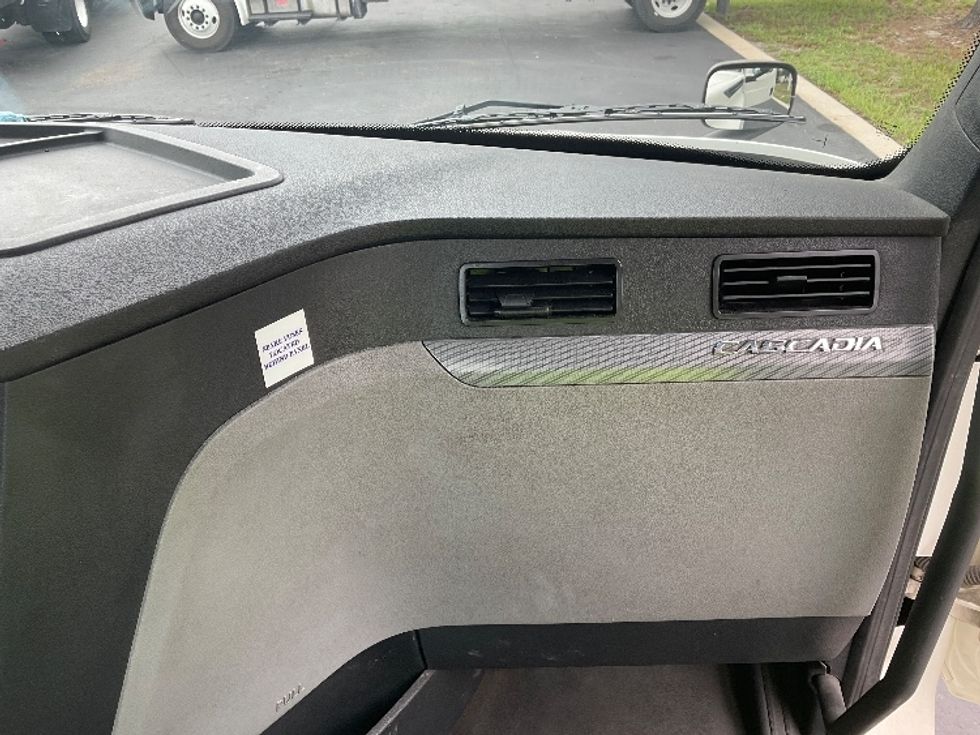 Day Cab Tractor-Heavy Duty Tractors-Freightliner-2019-T12642ST-Tampa-FL-418,257\n\t\tmiles-$ 33,250 - Image 13